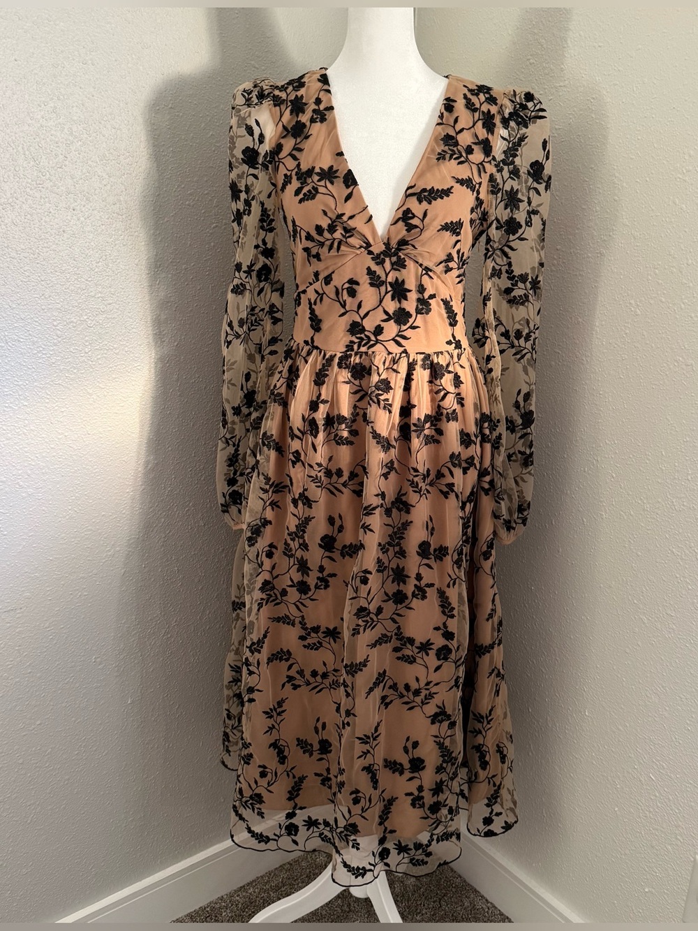 Lichi The One NWT Beige Black Floral Embroidered Mesh Midi Dress Small